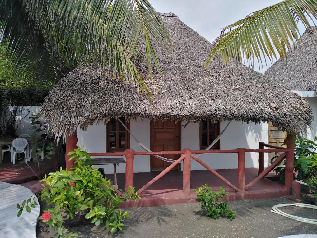 Bungalows Familiares Monterrico Exterior photo