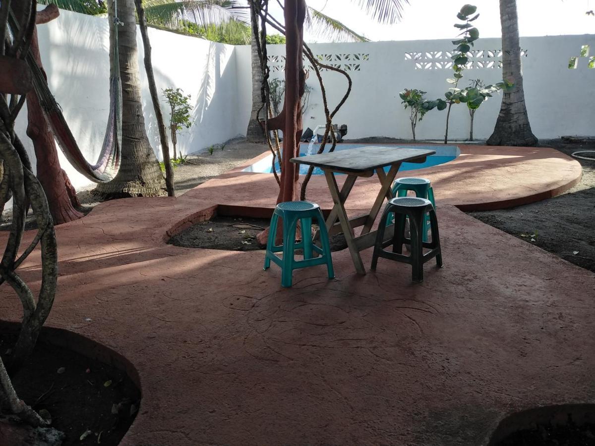 Bungalows Familiares Monterrico Exterior photo